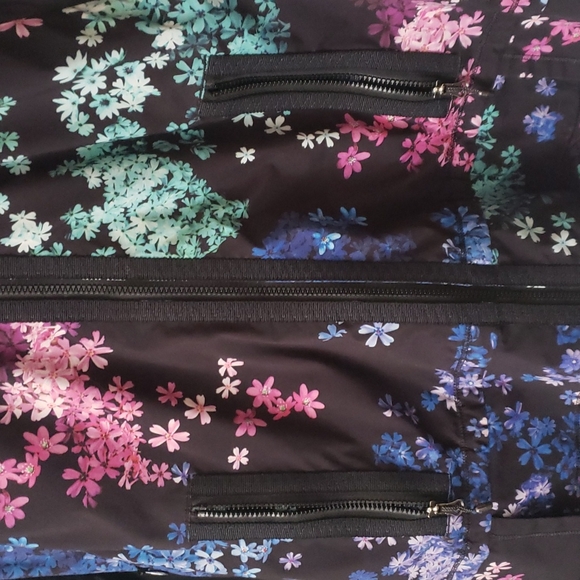 Lululemon Run: Bandit Jacket- Petal Pop Multi/black, size 4 jacket - Picture 5 of 7